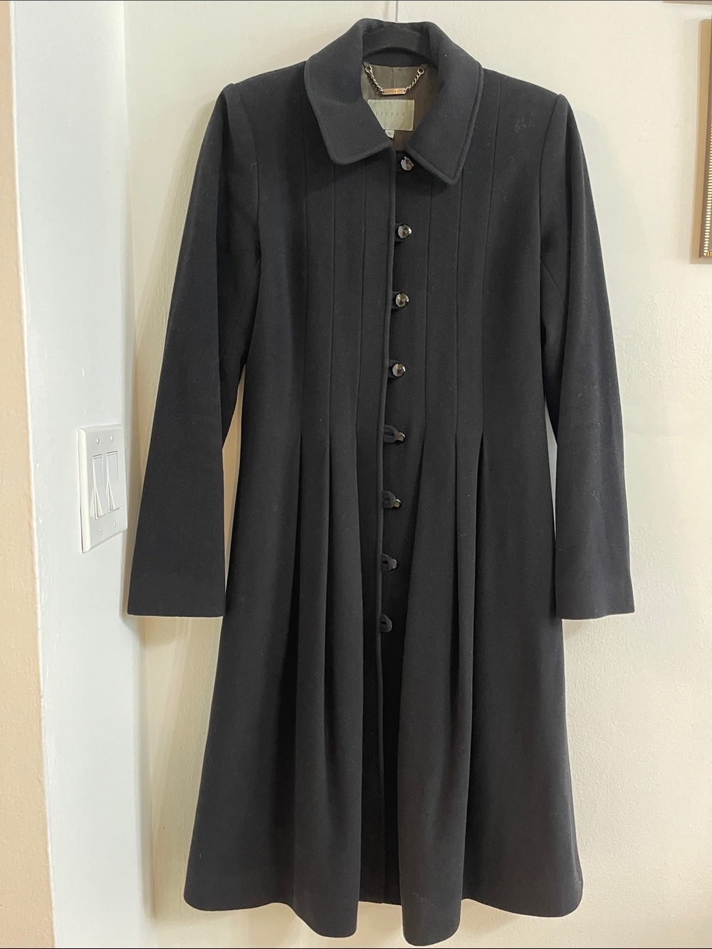 Vintage Jigsaw wool & cashmere blend Black Long Pleated Trench Coat. Fit size S